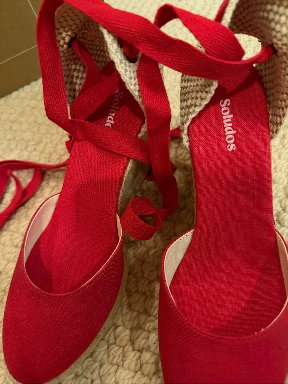 Soludos bright red